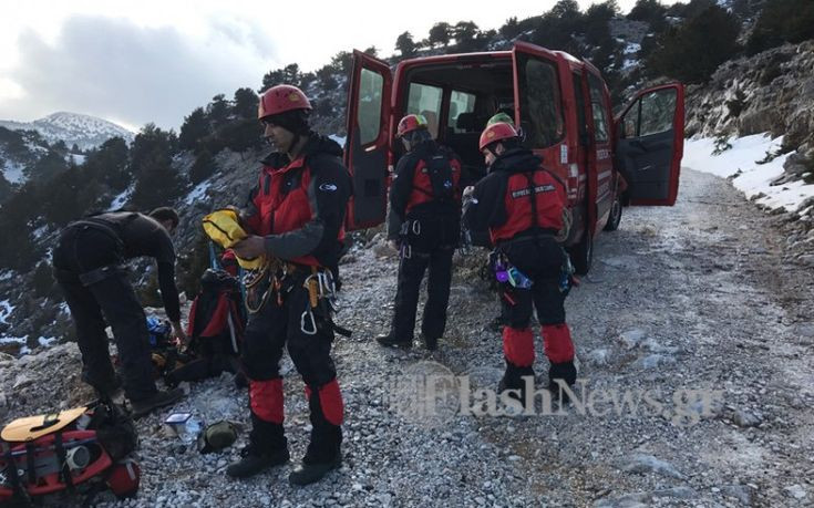 Νεκρή ανασύρθηκε η γυναίκα που έπεσε σε γκρεμό στα Λευκά Όρη (εικόνες, βίντεο)